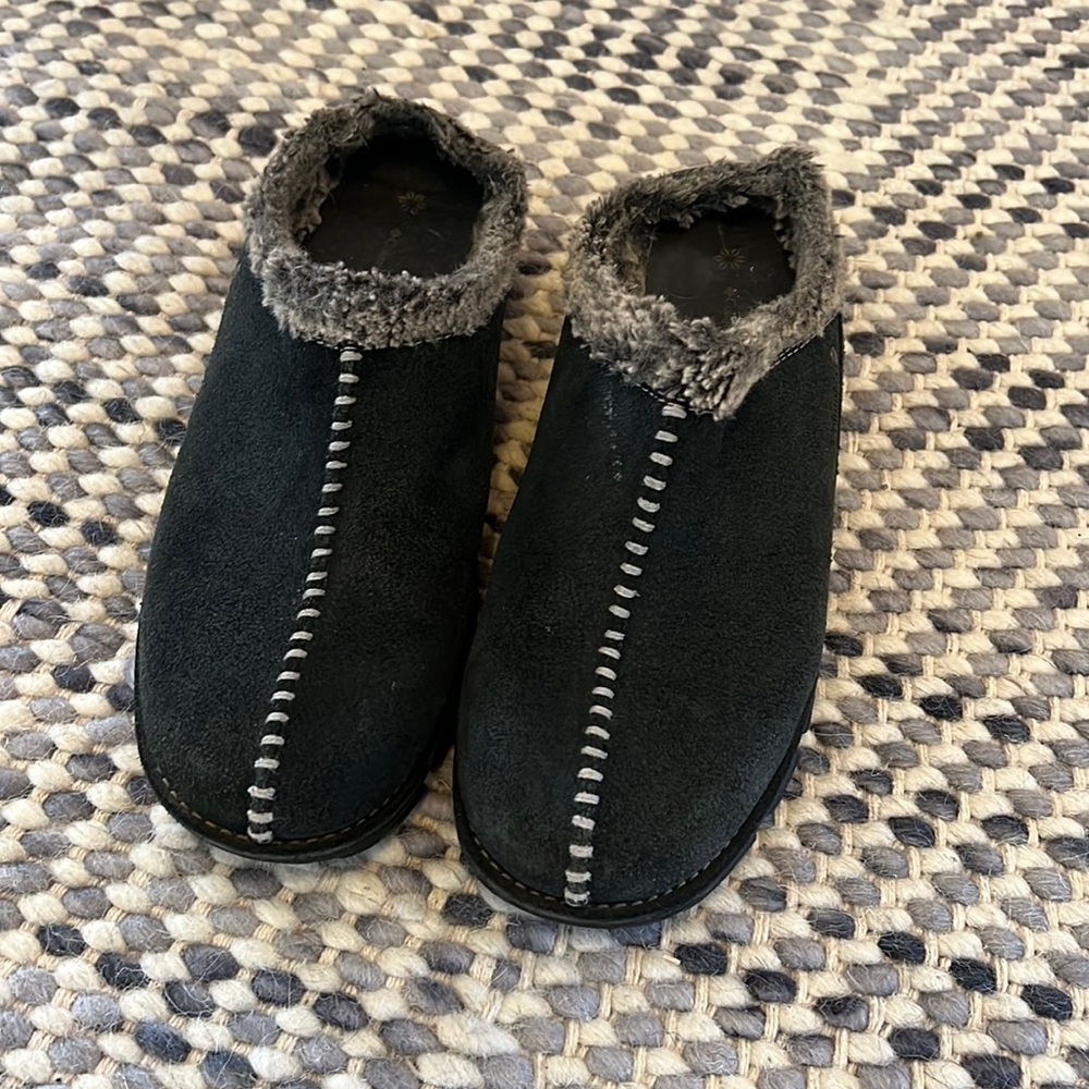 Columbia leather uppers lined shoes